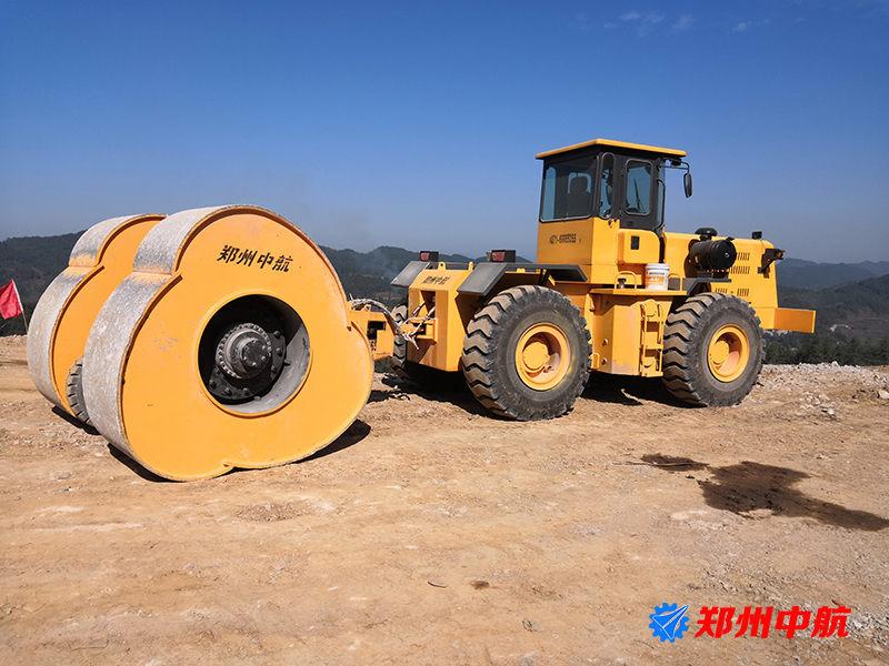 中航?jīng)_擊壓路機(jī),沖擊碾壓施工案例