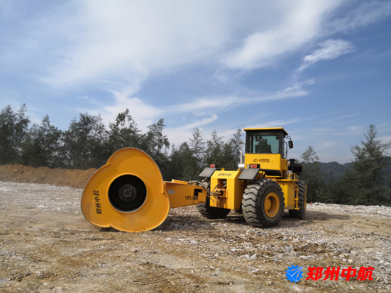 安徽省沖擊壓路機(jī)中航?jīng)_擊碾壓機(jī)施工案例