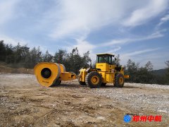 廣東省液壓夯實機中航?jīng)_擊壓路機施工案例