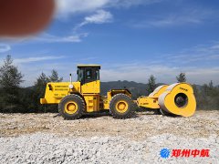 海南采用液壓夯實機中航?jīng)_擊壓路機工程項目施
